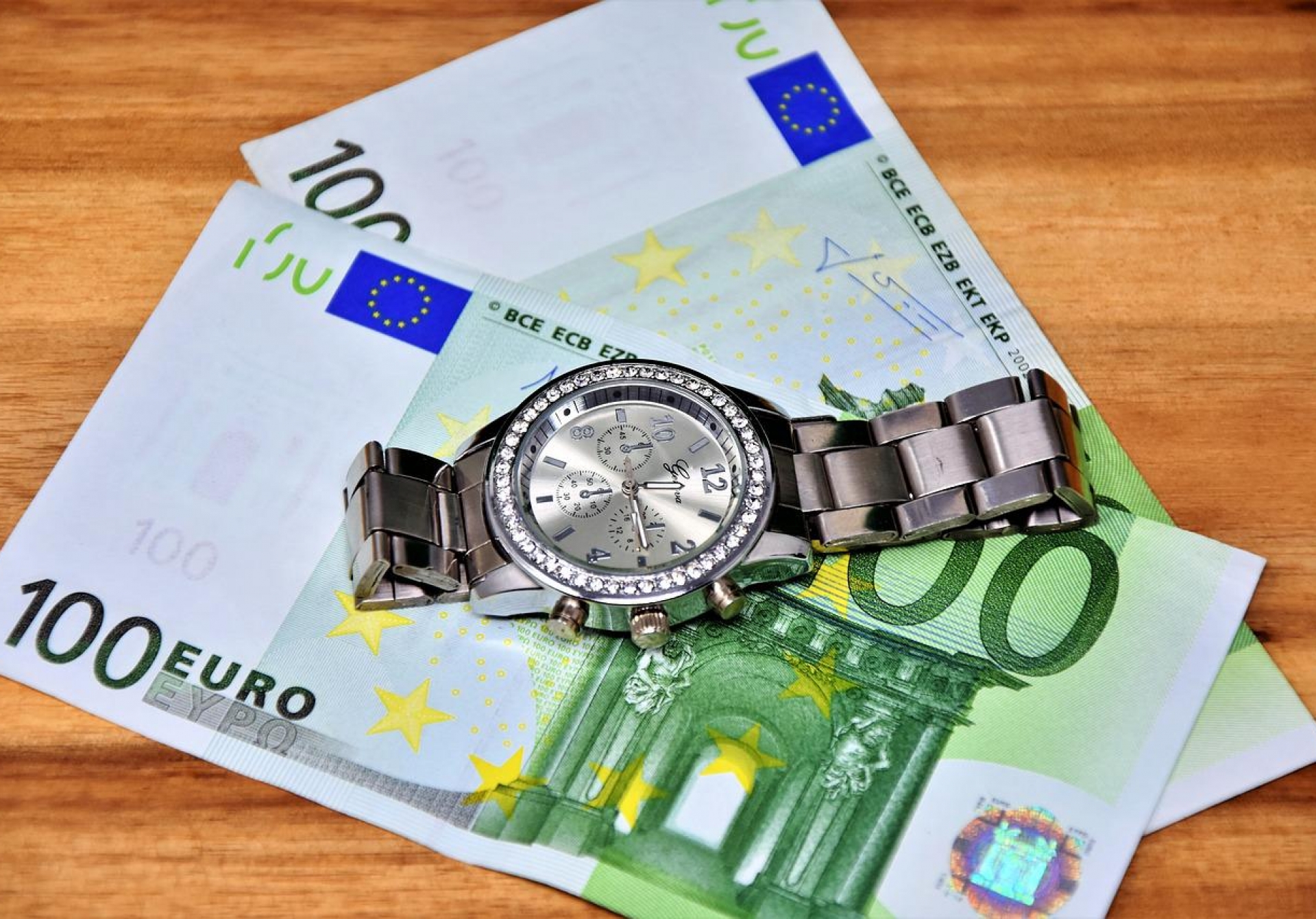 Achats à l’étranger : quelles limitations et quelles taxes douanières ?