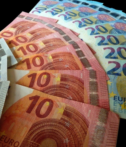 Arrêté du 19 décembre 2025 modifiant l'arrêté du 29 juillet 1987 relatif aux plafonds de ressources des bénéficiaires de la législation sur les habitations à loyer modéré et des nouvelles aides de l'Etat en secteur locatif